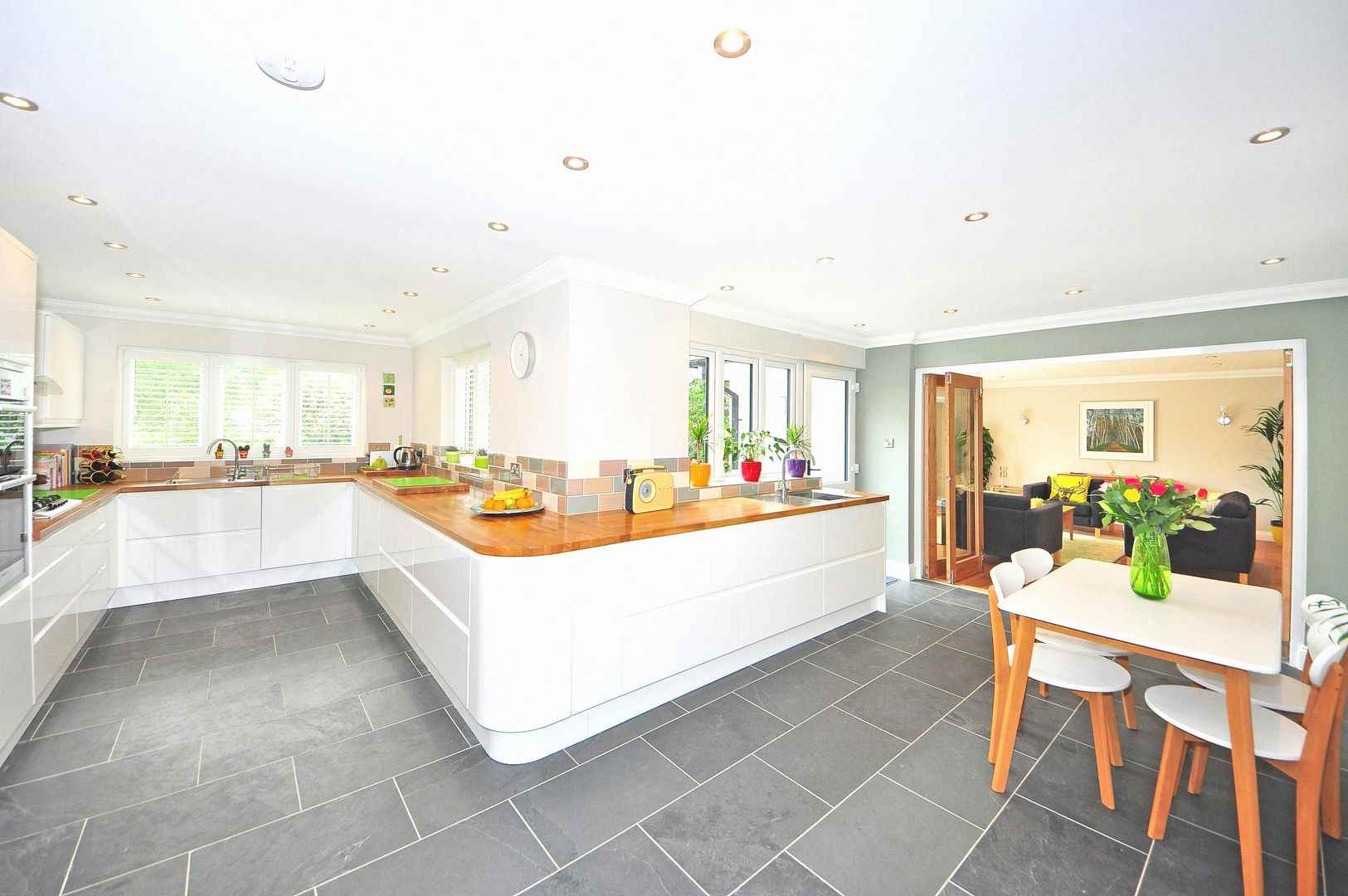 Pintado de chalets y casas con Pintor Pamplona - Empresa de pintores en Pamplona y Navarra