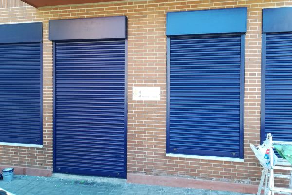 Pintado de locales comerciales con Pintor Pamplona - Empresa de pintores en Pamplona y Navarra