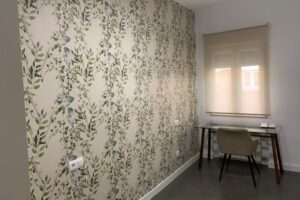 Colocar papel pintado en Pamplona en una sola pared de la habitación