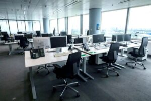 Pintar oficina en Pamplona, Navarra · saneamiento paredes, techos empresa