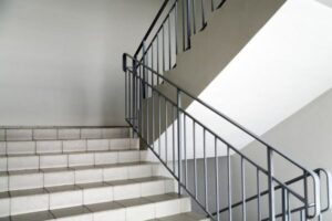Pintores de comunidades en Pamplona y Navarra · escaleras y zonas comunes
