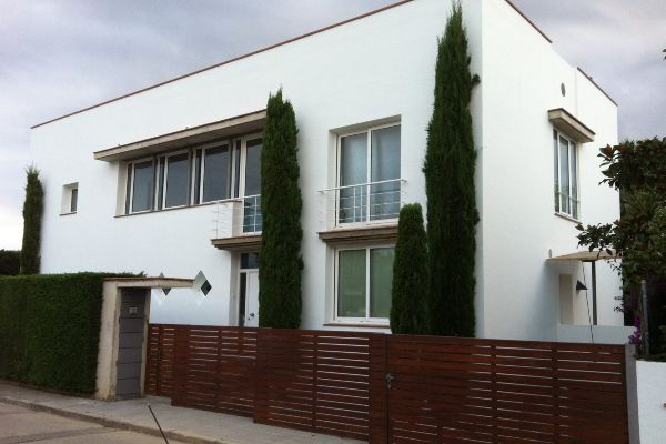 Pintores de fachadas en Pamplona, Navarra · fachada exterior unifamiliar