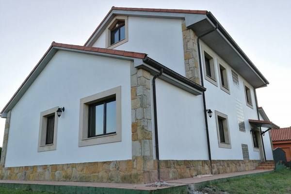 Pintores de fachadas en Pamplona y Navarra · renovación de paredes exteriores