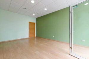 Pintores de local comercial en Pamplona, Navarra · paredes en tonos verdes